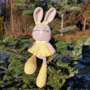 Heegeldatud mänguasi jänku JUULI